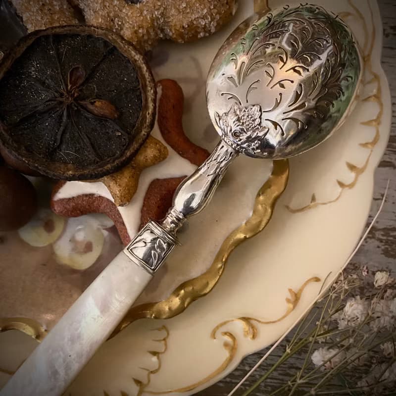 法國Art Nouveau時期 百年珍珠母貝柄 純銀糖粉/糖果/水果勺