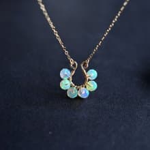 幸運を受け止める ホースシュー エチオピア産 オパール のネックレス 10月誕生石