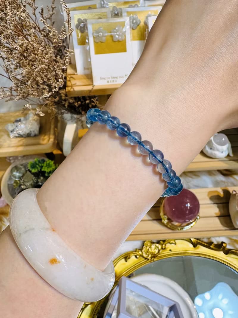 高冰透晶體天空藍海藍寶5.8-6.3mm9.59g平衡情緒減緩紓解壓力