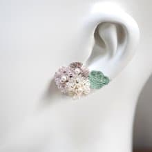 タティングレースのブーケのピアス・セピア