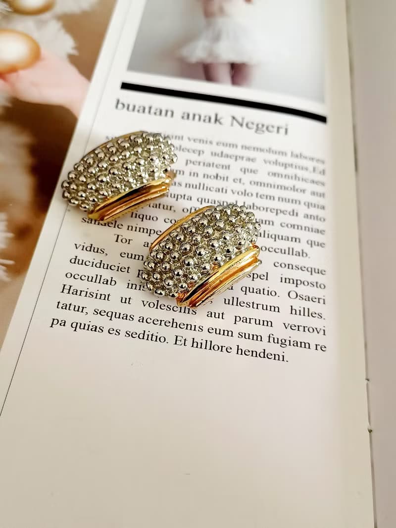 vintage jewelry  古典華麗盾型夾式耳環