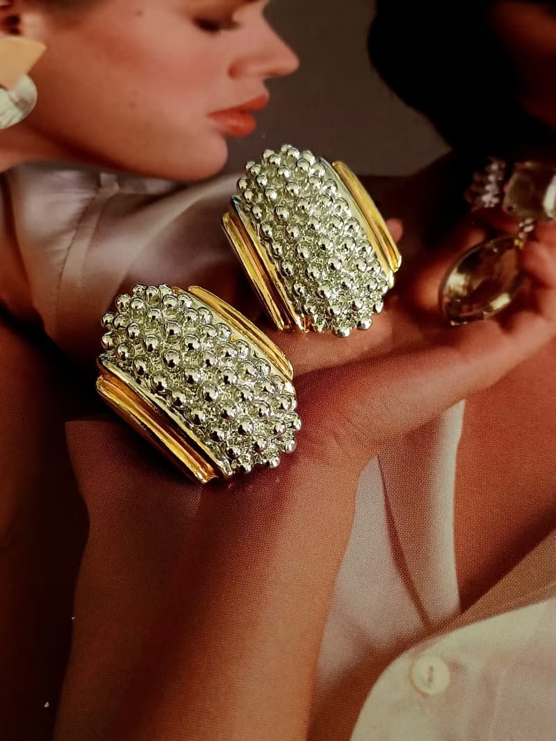 vintage jewelry  古典華麗盾型夾式耳環
