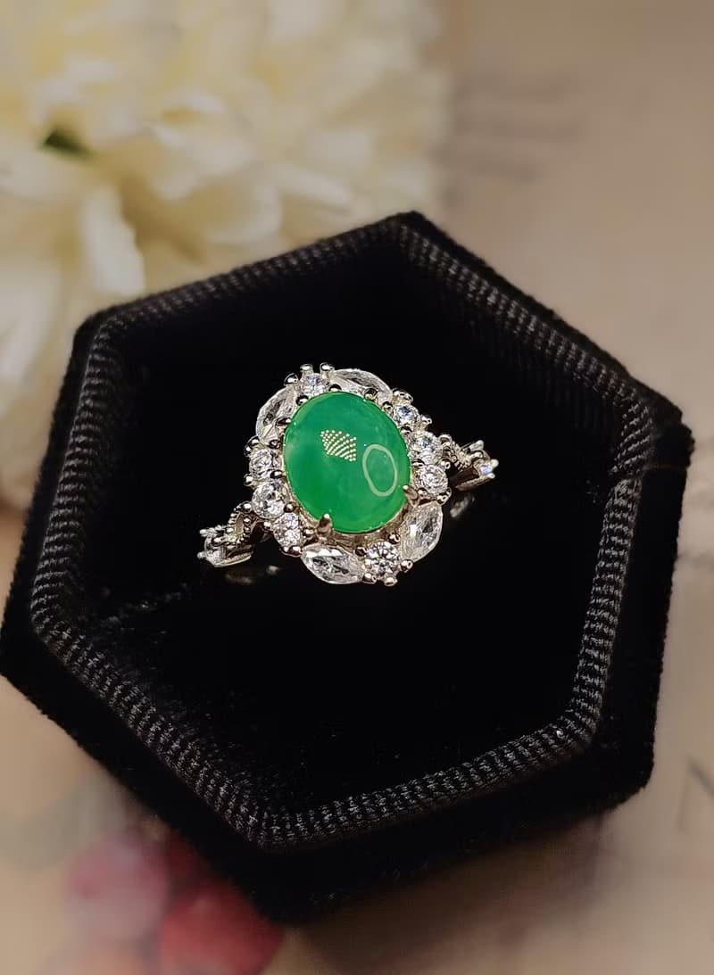 緬甸|貴氣陽綠|A貨翡翠冰陽綠大蛋面8.6mm純銀鍍18k日系蕾絲戒指