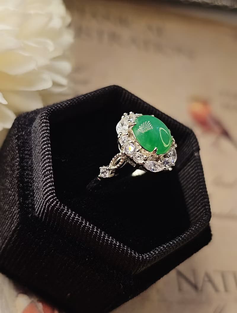 緬甸|貴氣陽綠|A貨翡翠冰陽綠大蛋面8.6mm純銀鍍18k日系蕾絲戒指