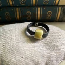 戒指 日本白瓷 自然釉色 無限看不膩色調 真皮革 字母系列