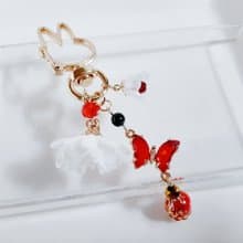 赤色のクリスタル蝶とフラワータッセルとすずらんビーズのお洒落キーホルダー キラキラ 玻璃珠 紅色 生日禮物 手工 手作 可愛 手工