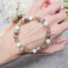 朝氣蓬勃-金太陽.綠磷灰石.星輝骨幹太陽石.白貝母-能量水晶手鍊