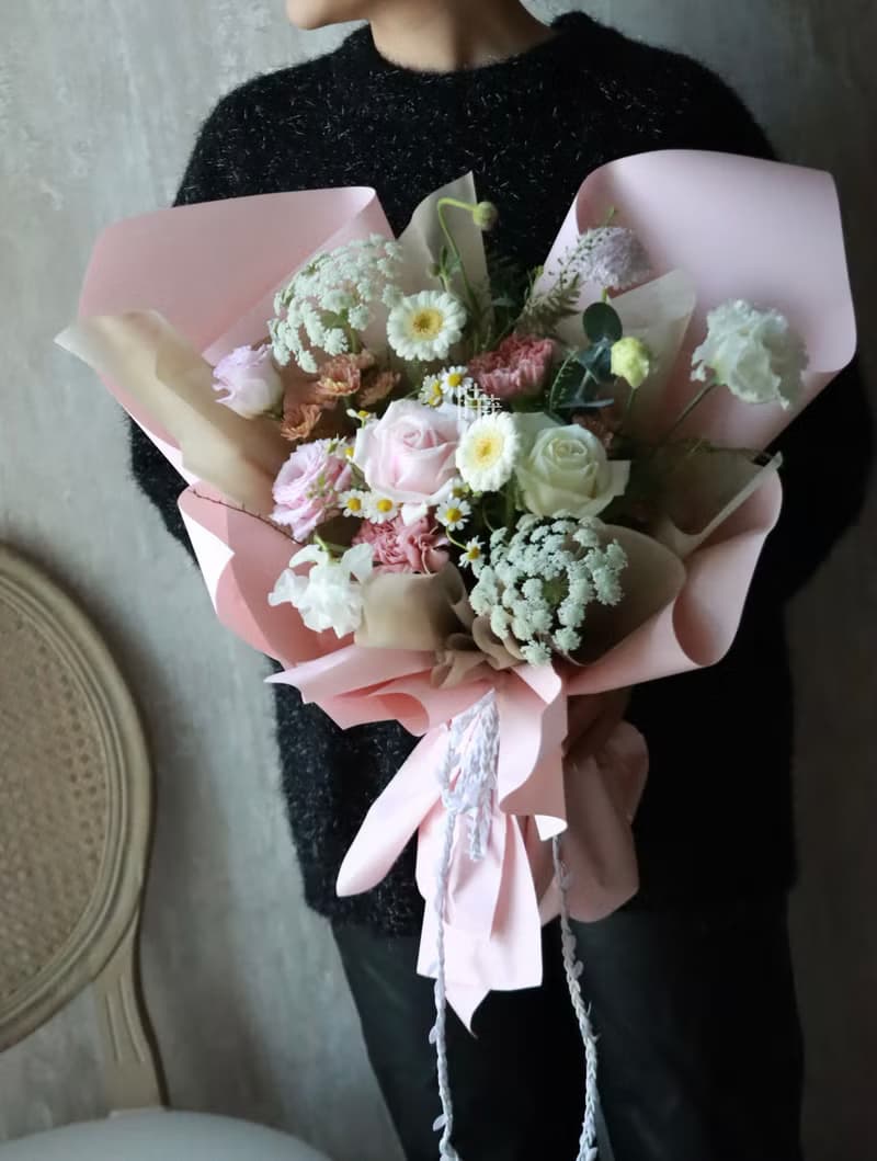 人間溫柔 粉色系 康乃馨 玫瑰 鮮花花束/限台中地區