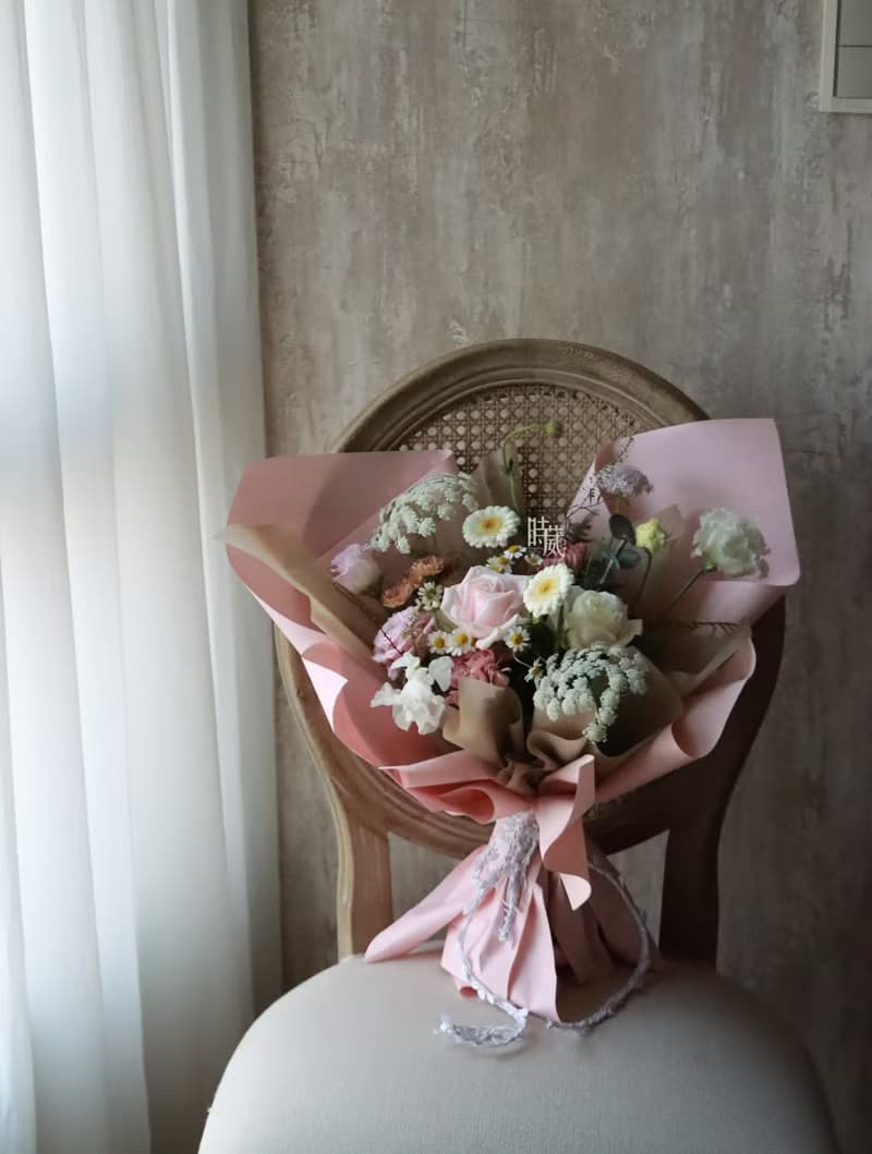 人間溫柔 粉色系 康乃馨 玫瑰 鮮花花束/限台中地區