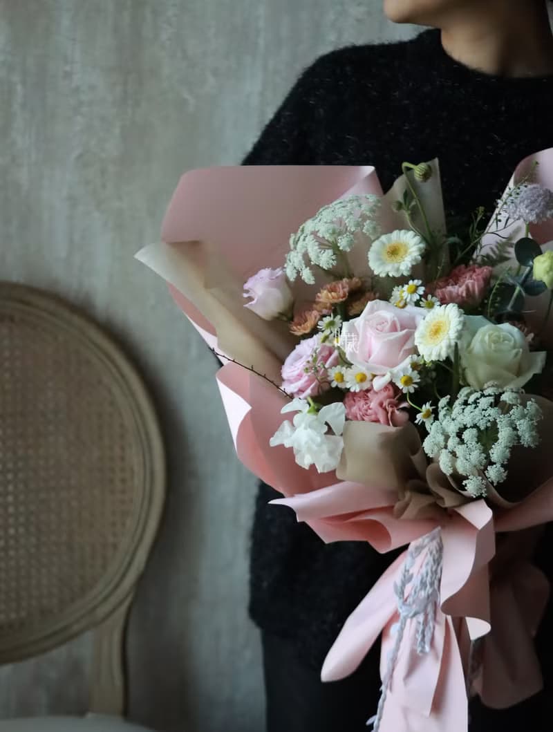人間溫柔 粉色系 康乃馨 玫瑰 鮮花花束/限台中地區