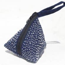 情人節禮物 母親節禮物 限量手工 手工藍染刺繡零錢包 / 收納包 / 小包 / 雜物包 / 耳機收納袋 / 悠遊卡套 - 藍色的隨想 indigo藍染手工刺繡包