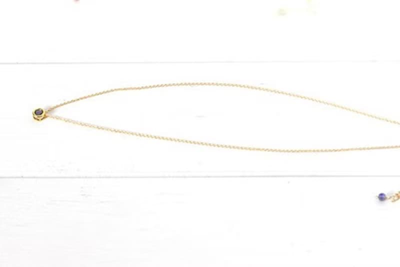 [9月誕生石]アイオライトのベゼルネックレス