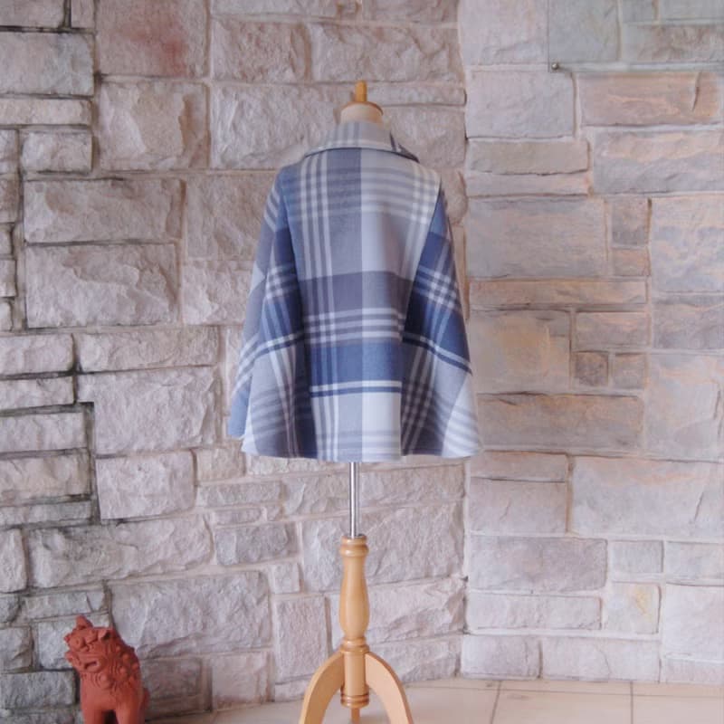 エレガント ケープコート　爽やかなパステルブルー　大柄チェック