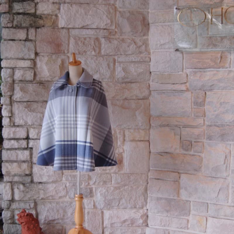 エレガント ケープコート　爽やかなパステルブルー　大柄チェック