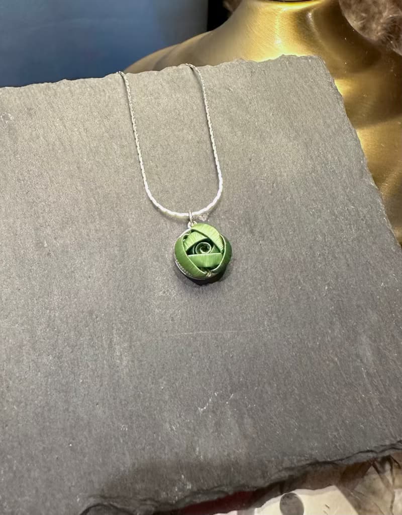 Re-Re蠶絲金工—大地綠 單朵小玫瑰項鍊