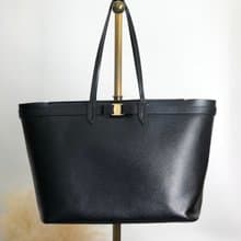 【 日本直送　名牌中古包 】Salvatore Ferragamo サルヴァトーレ フェラガモ トートバッグ ブラック ヴァラ レザー オールド 8dgiw2