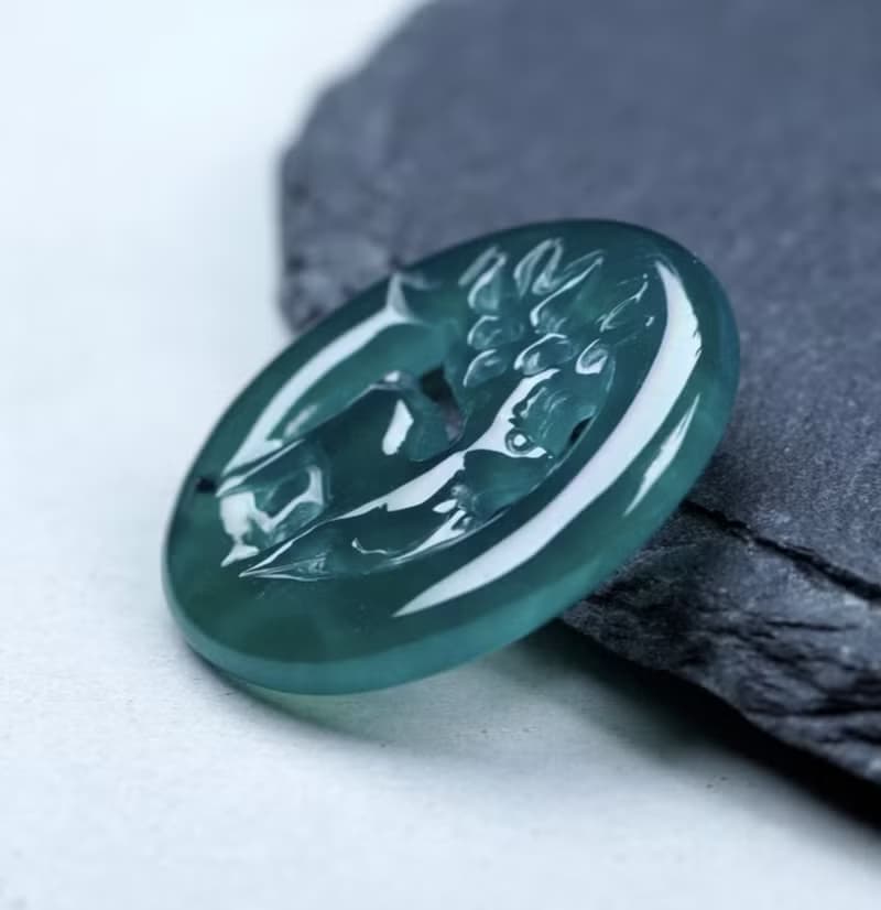 冰藍水翡翠巧雕一鹿有您 | 天然翡翠A貨 | 送禮