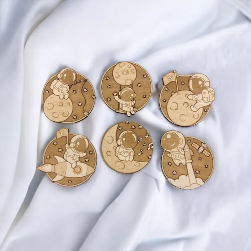 Cute Astronauts Wooden Coaster Set – Playful Astronaut Themed Wooden Coasters