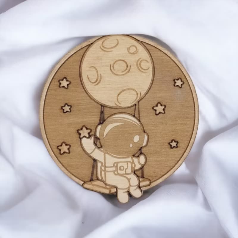 Cute Astronauts Wooden Coaster Set – Playful Astronaut Themed Wooden Coasters