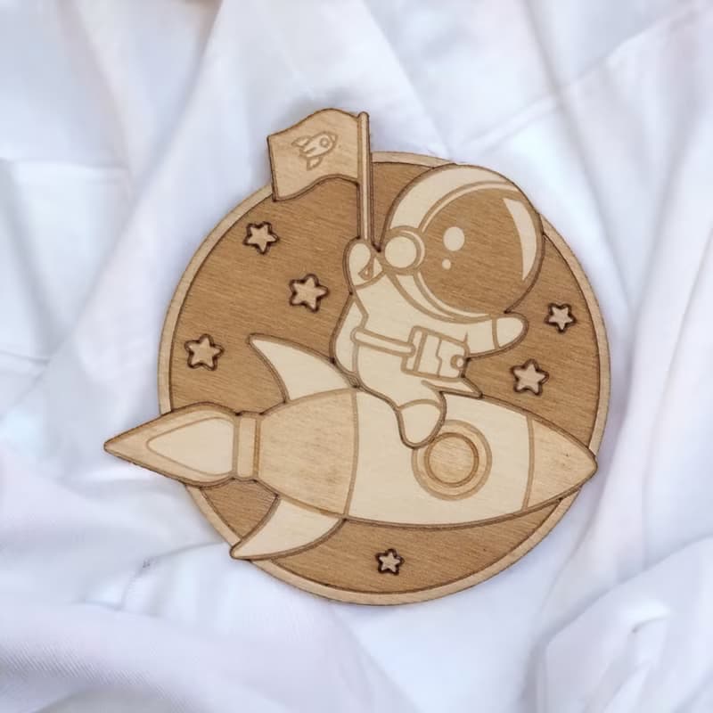 Cute Astronauts Wooden Coaster Set – Playful Astronaut Themed Wooden Coasters