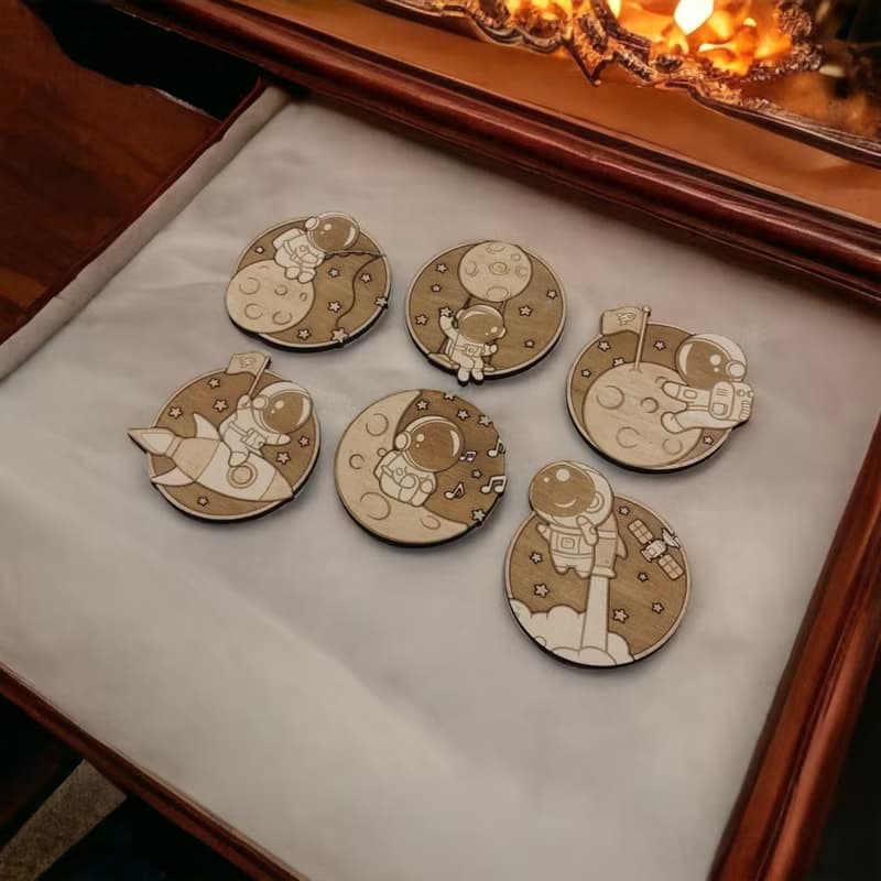 Cute Astronauts Wooden Coaster Set – Playful Astronaut Themed Wooden Coasters