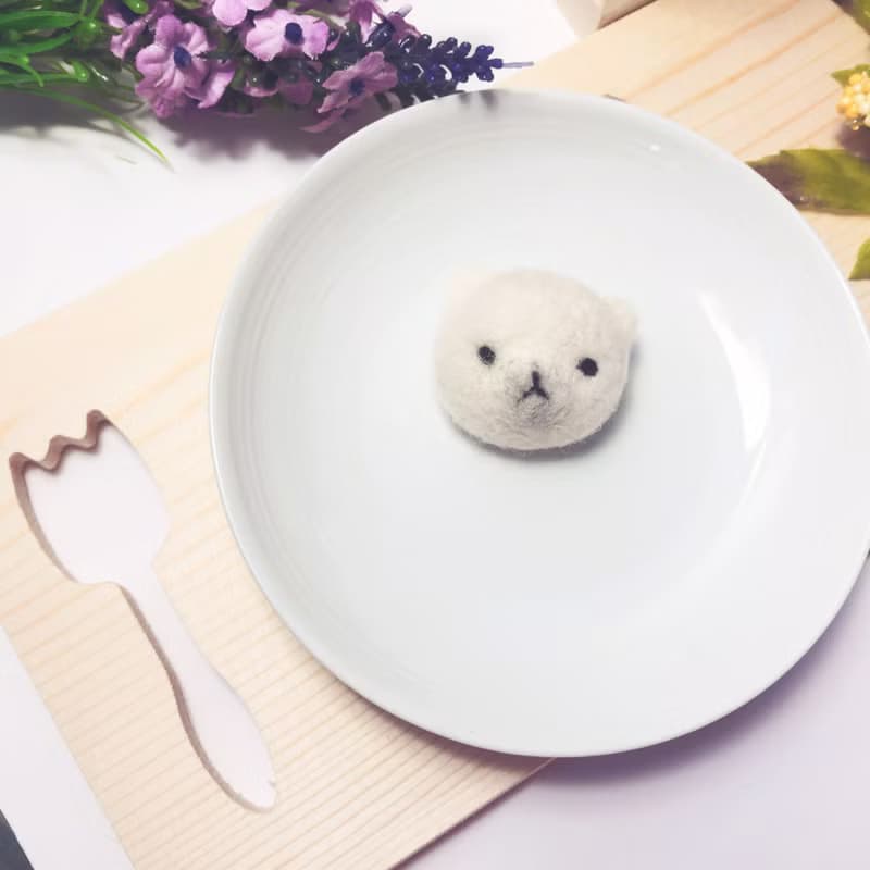 雪球巧克力_羊毛氈香草白熊 別針 2款