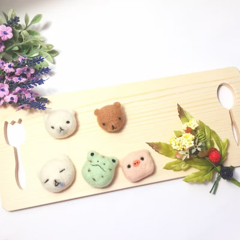 雪球巧克力_羊毛氈香草白熊 別針 2款