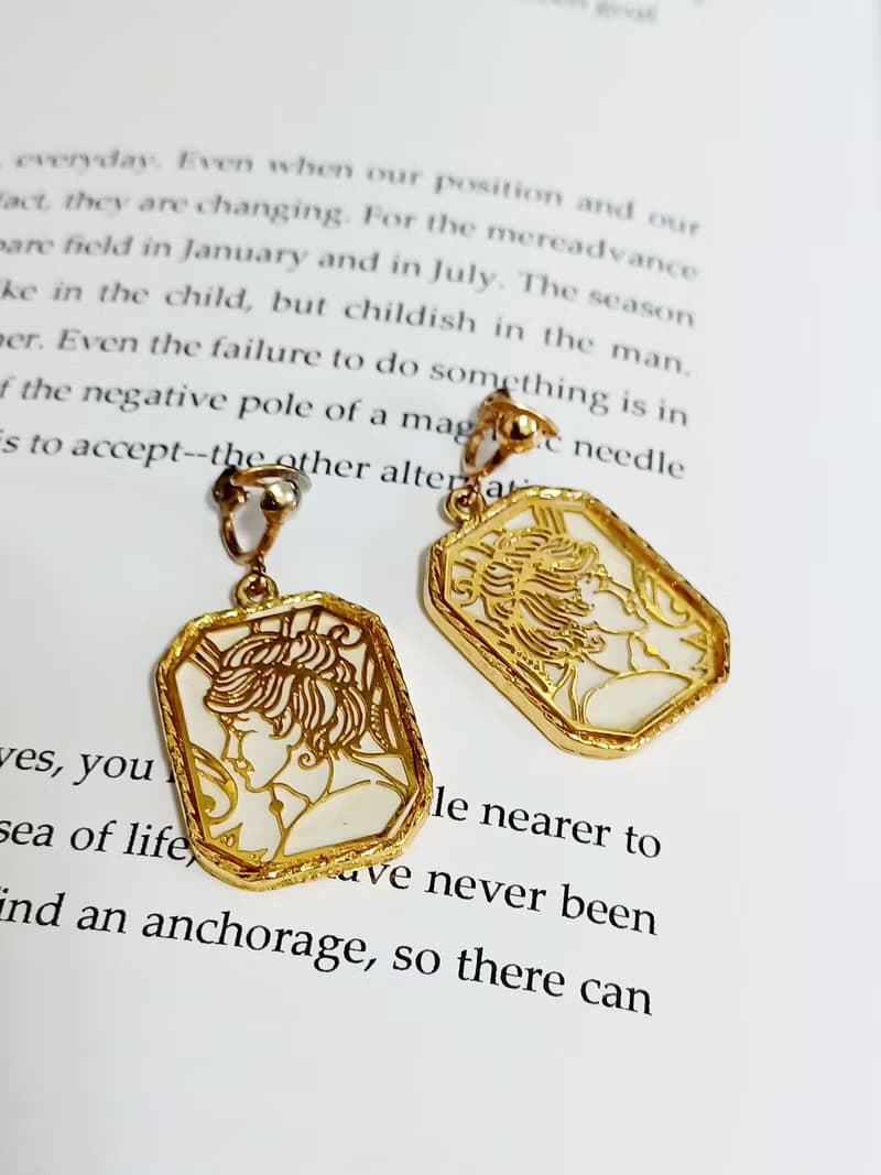 vintage jewelry  1971 JANMAX 藝術風格 金色白底 春神夾式耳環