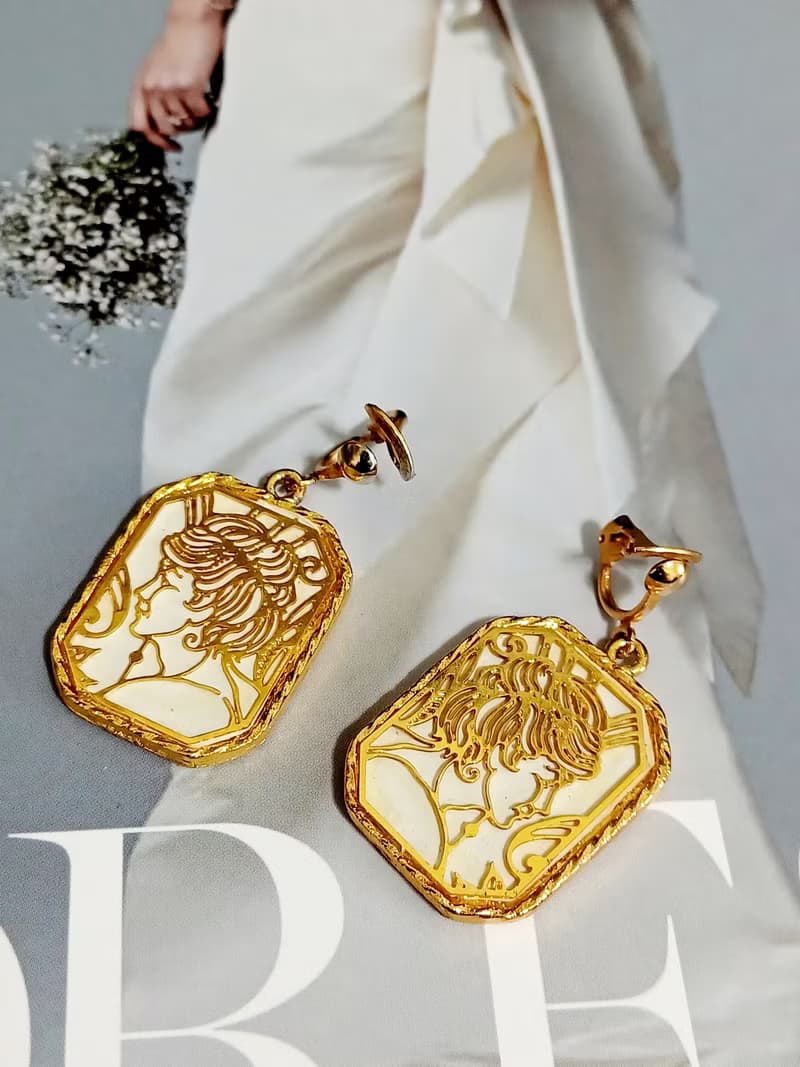 vintage jewelry  1971 JANMAX 藝術風格 金色白底 春神夾式耳環
