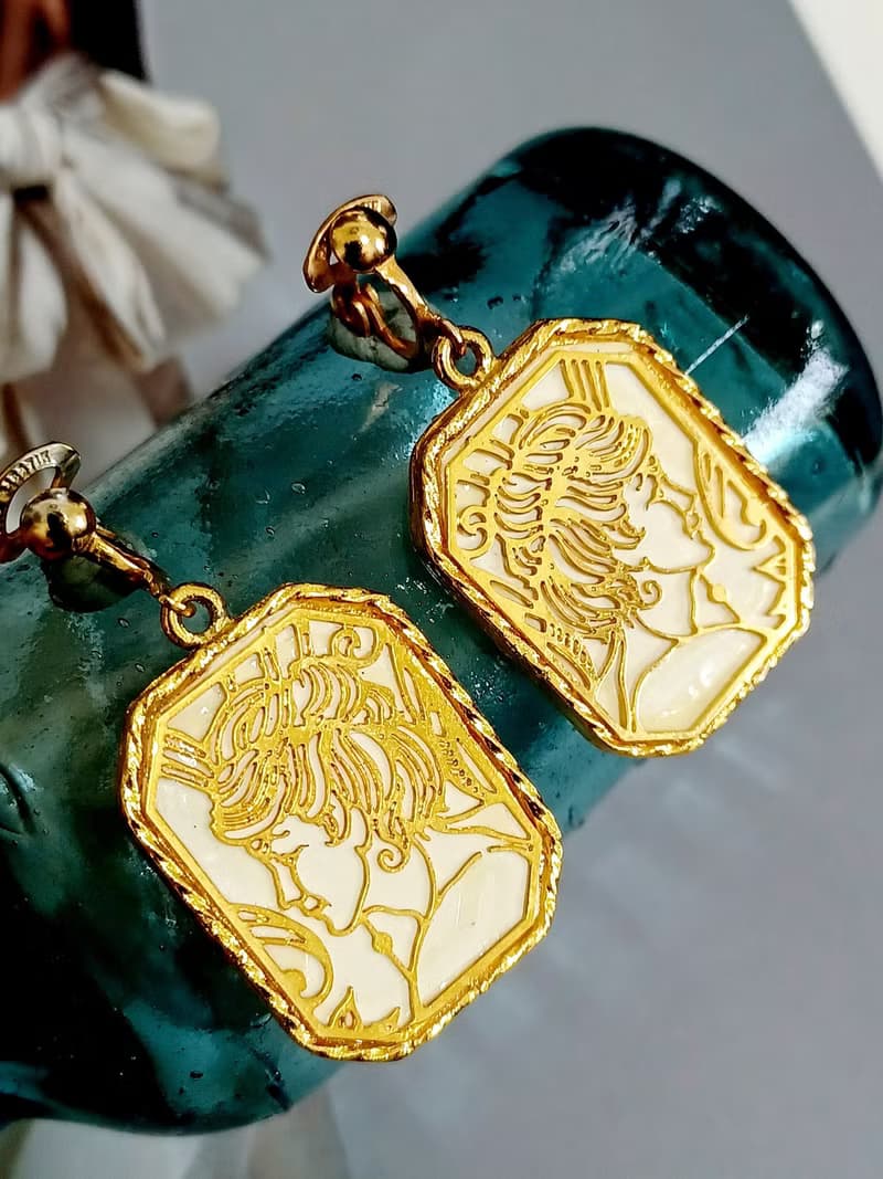 vintage jewelry  1971 JANMAX 藝術風格 金色白底 春神夾式耳環