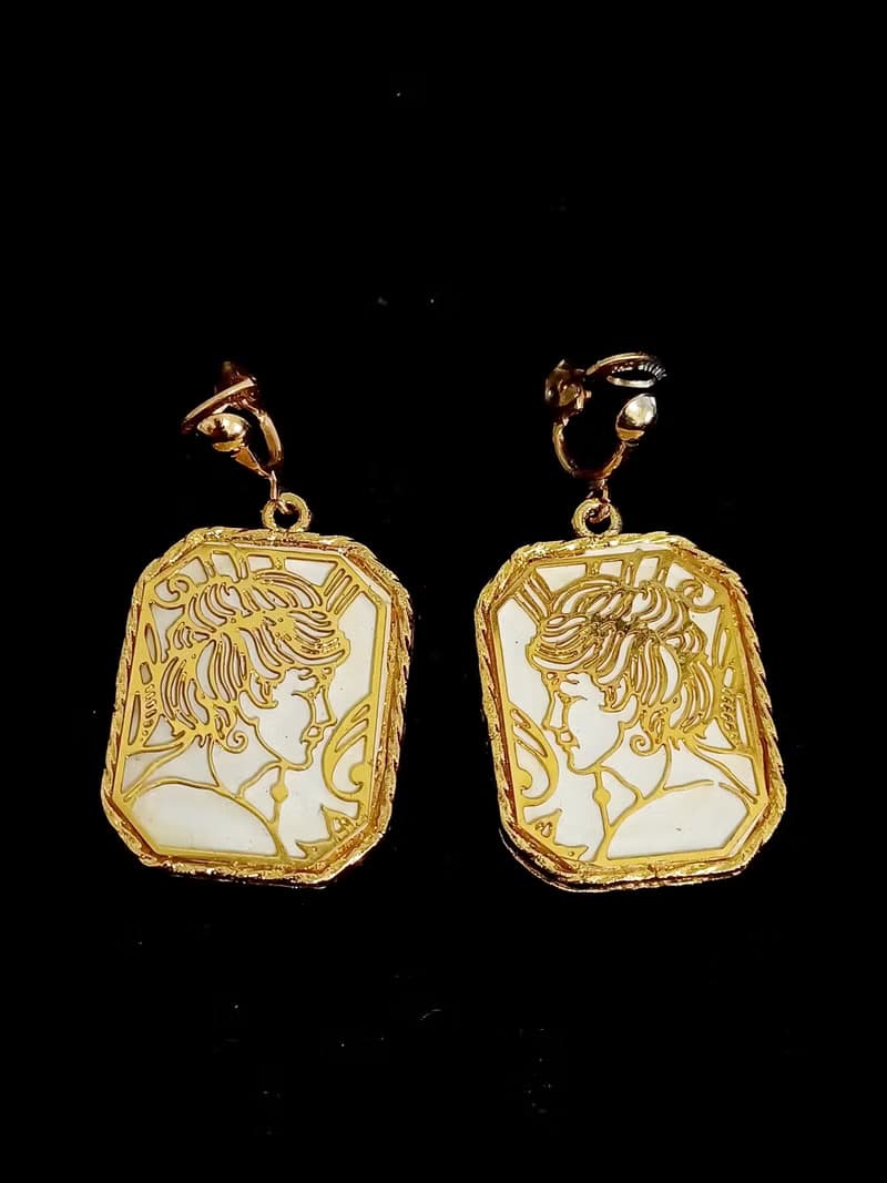 vintage jewelry  1971 JANMAX 藝術風格 金色白底 春神夾式耳環