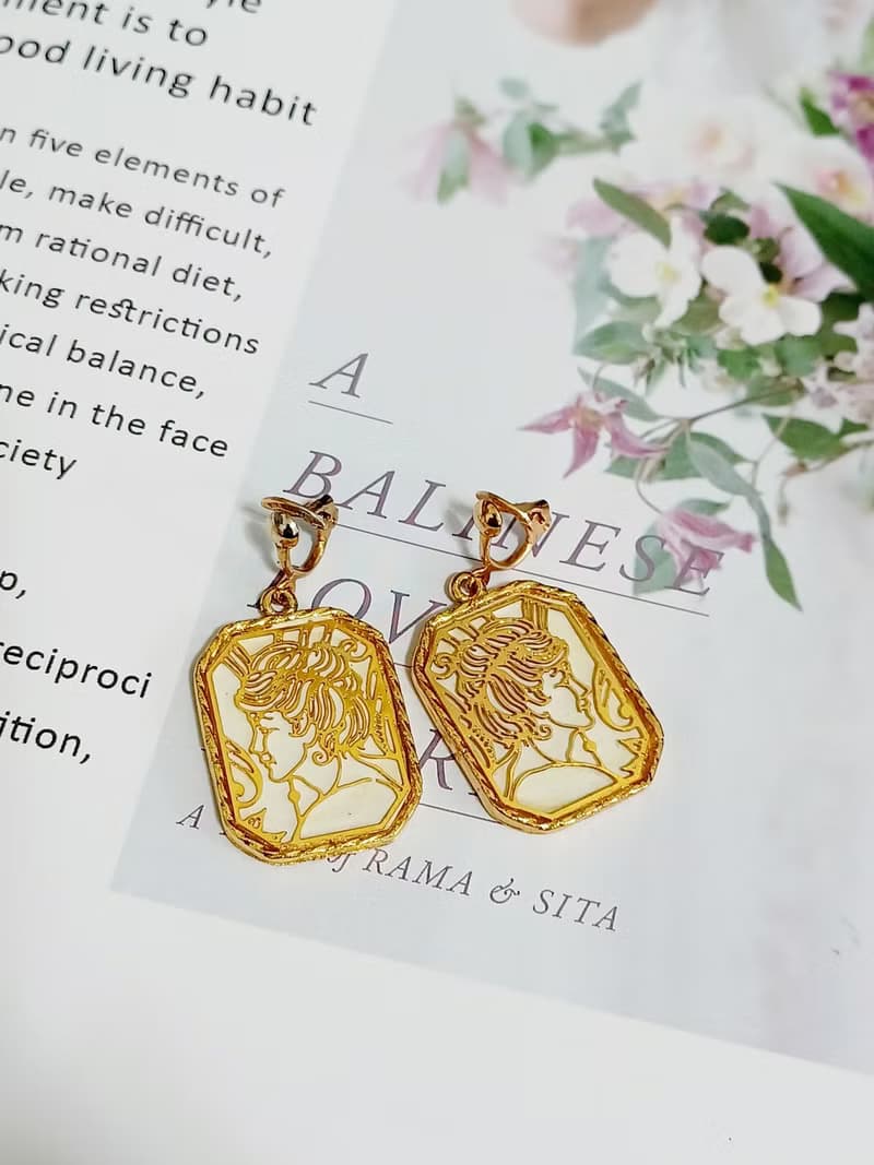 vintage jewelry  1971 JANMAX 藝術風格 金色白底 春神夾式耳環