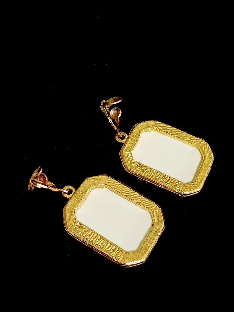vintage jewelry  1971 JANMAX 藝術風格 金色白底 春神夾式耳環
