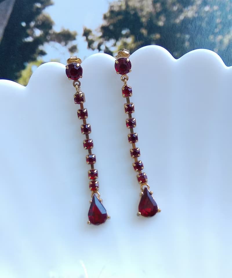 Vintage Jewelry 西洋古董飾品 AVON 垂墜 優雅紅鑽  針式耳環