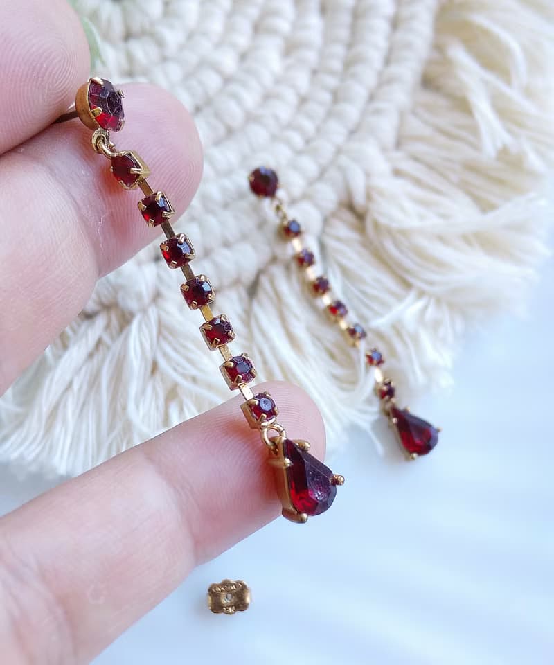 Vintage Jewelry 西洋古董飾品 AVON 垂墜 優雅紅鑽  針式耳環
