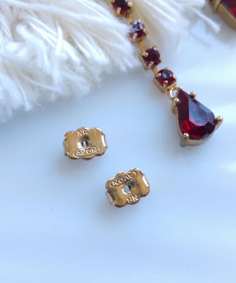 Vintage Jewelry 西洋古董飾品 AVON 垂墜 優雅紅鑽  針式耳環