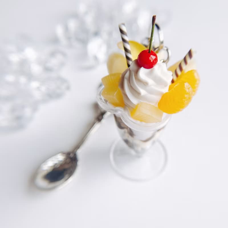 チョコバナナパフェのバッグチャーム　 フェイクスイーツ
