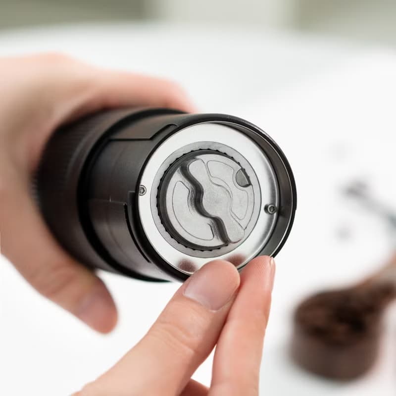 【手沖咖啡】电動磨豆機 不銹鋼磨芯 陶瓷磨芯 輕便易操作 聖誕禮