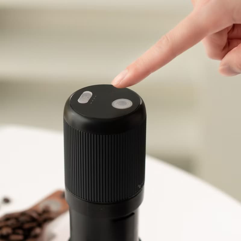 【手沖咖啡】电動磨豆機 不銹鋼磨芯 陶瓷磨芯 輕便易操作 聖誕禮