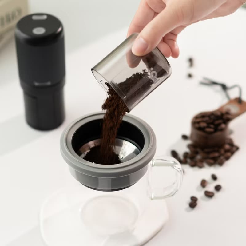 【手沖咖啡】电動磨豆機 不銹鋼磨芯 陶瓷磨芯 輕便易操作 聖誕禮