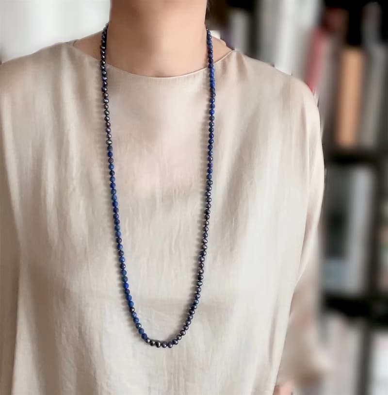 藍色パールとラピスラズリのコラボレーション.... 大人ブルーのロングネックレス