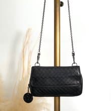 【 日本直送　名牌中古包 】Bottega Veneta ボッテガ・ヴェネタ ショルダーバッグ ブラック レザー イントレチャートチェーン kgc2x6