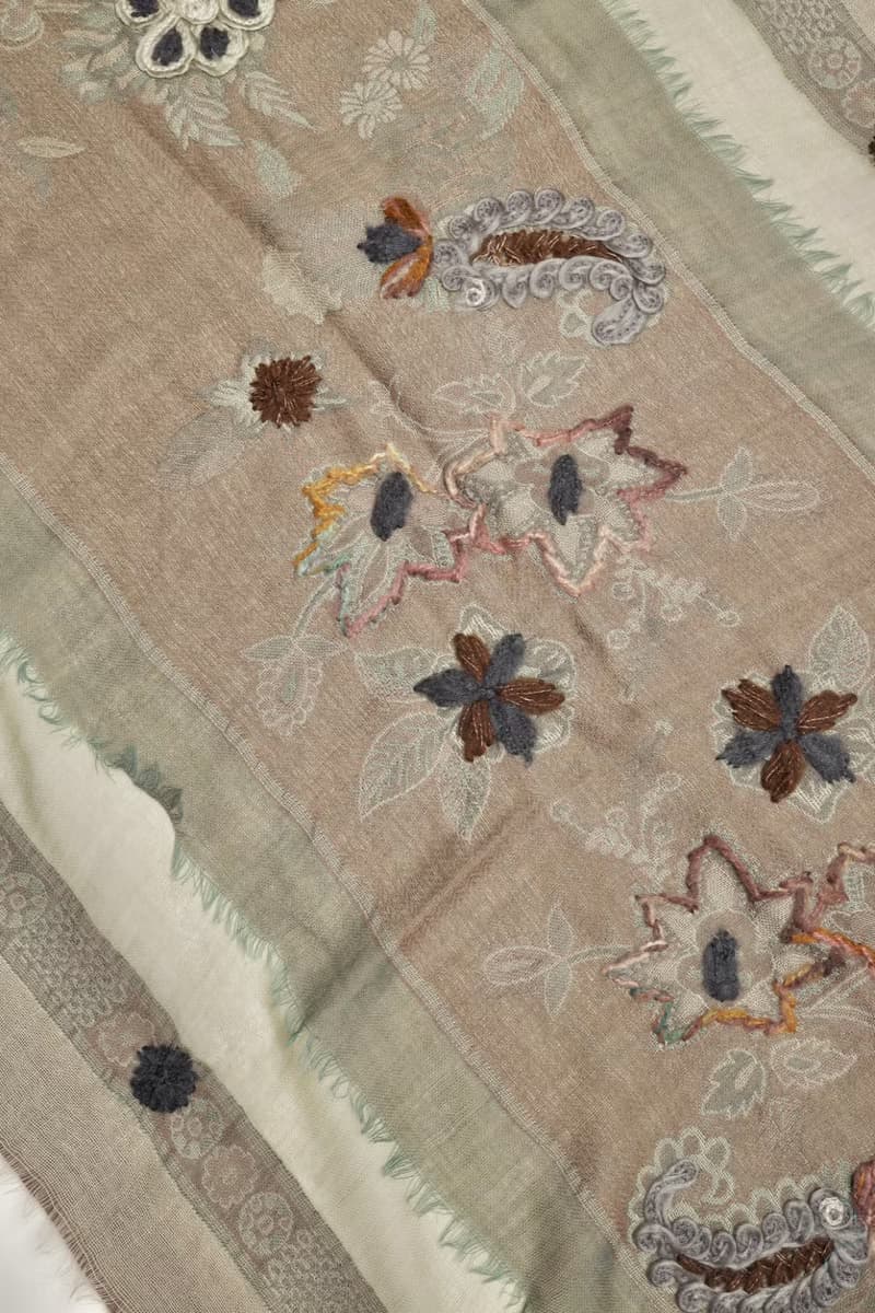 【情人節禮物】喀什米爾水煮羊毛手工刺繡圍巾披肩奶茶色粉綠三層