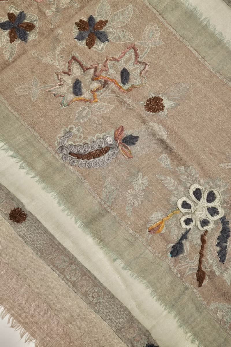 【情人節禮物】喀什米爾水煮羊毛手工刺繡圍巾披肩奶茶色粉綠三層