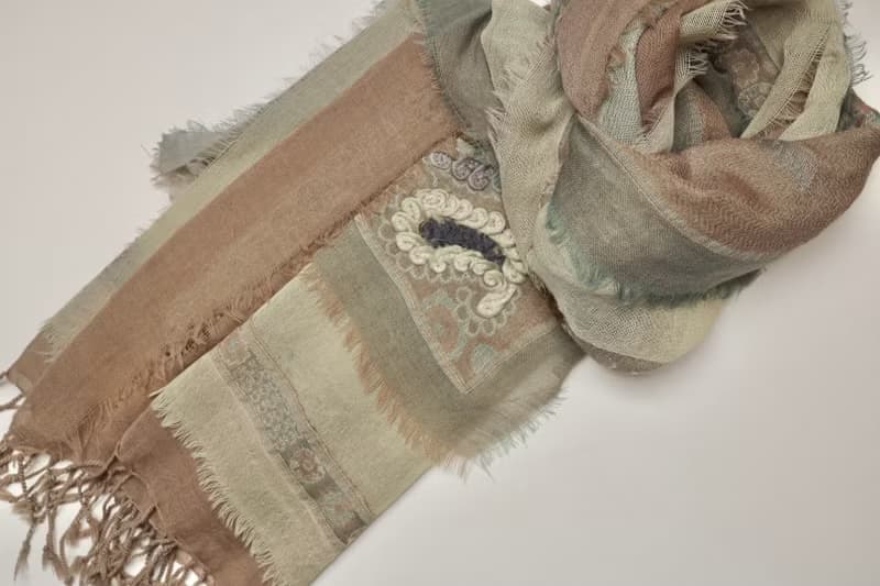 【情人節禮物】喀什米爾水煮羊毛手工刺繡圍巾披肩奶茶色粉綠三層
