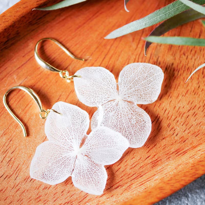 本物の紫陽花/白/揺れるアジサイピアス