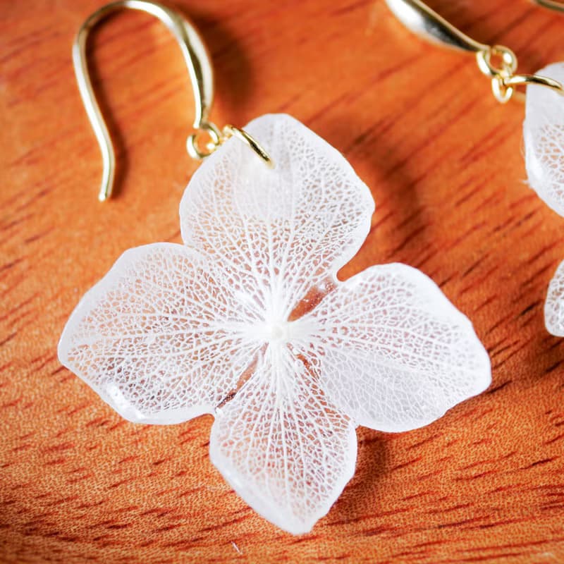 本物の紫陽花/白/揺れるアジサイピアス