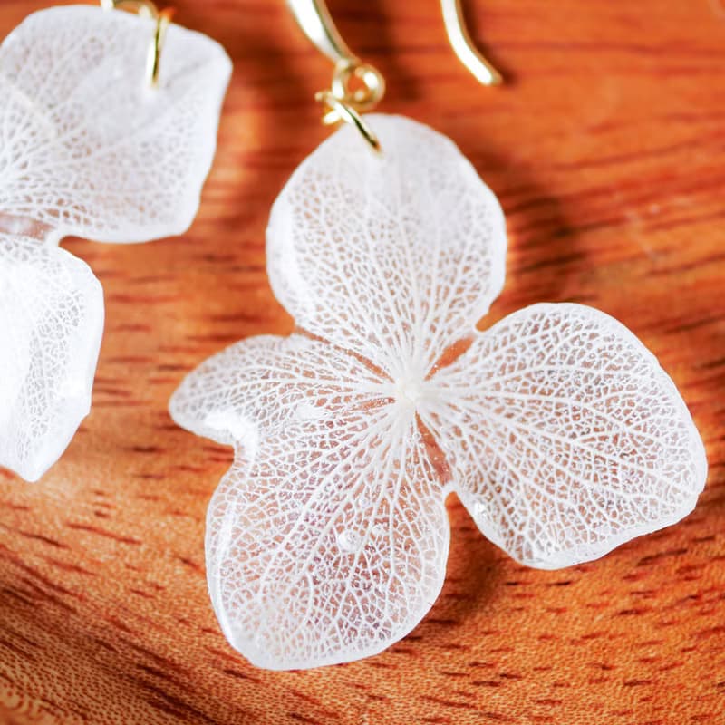 本物の紫陽花/白/揺れるアジサイピアス