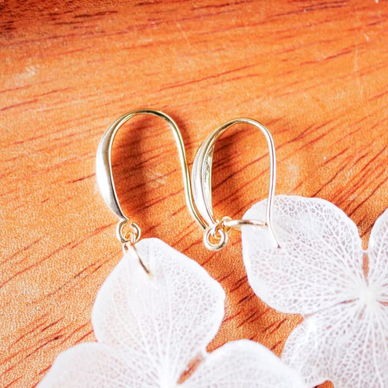 本物の紫陽花/白/揺れるアジサイピアス