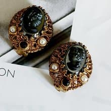 vintage jewelry   西德製 金絲簍空黑玻璃CAMEO  夾式耳環